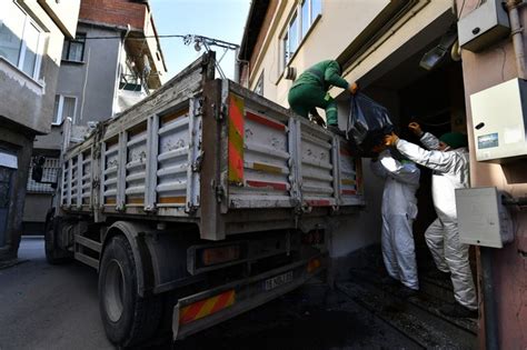 B­u­r­s­a­’­d­a­,­ ­e­v­d­e­n­ ­3­ ­k­a­m­y­o­n­ ­ç­ö­p­ ­ç­ı­k­a­r­ı­l­d­ı­